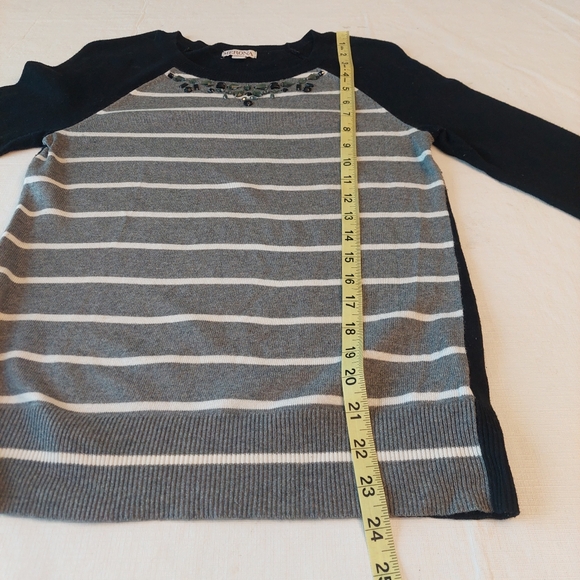 Merona Black Grey White Striped Raglan Sleeve Beaded Crewneck Sweater Size XS - Picture 8 of 10